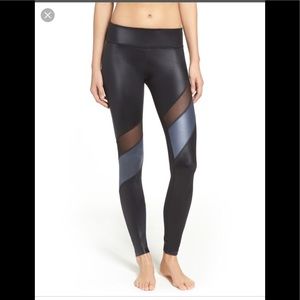 Beyond yoga glossy wave leggings